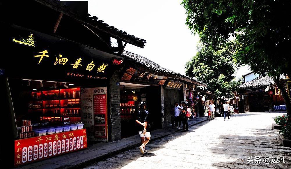 小萌妹的甜美装扮